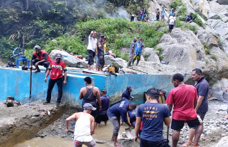 PDAM Libatkan Pemuda Kampung Sereh Jaga Sumber Air Pos 7 Sentani